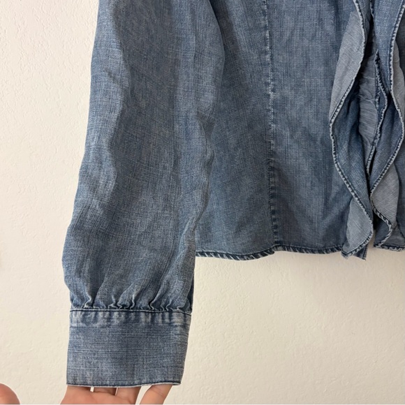 KUT From The Kloth Women’s Chambray Ruffle Button Down Blouse Size Large - Picture 5 of 7